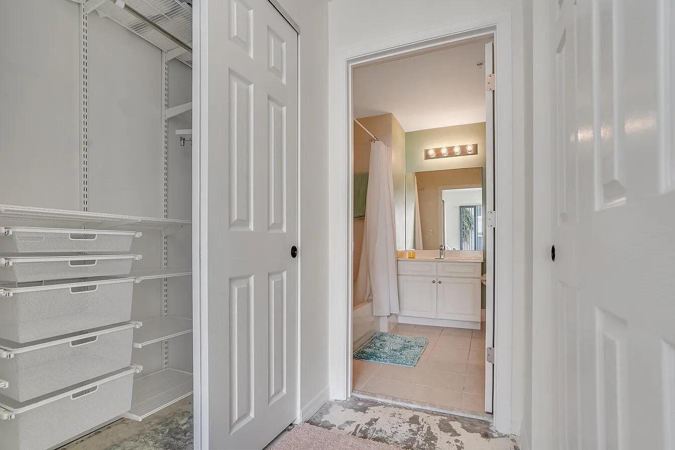 VILLAGE AT ABACOA CONDO - Residential Lease