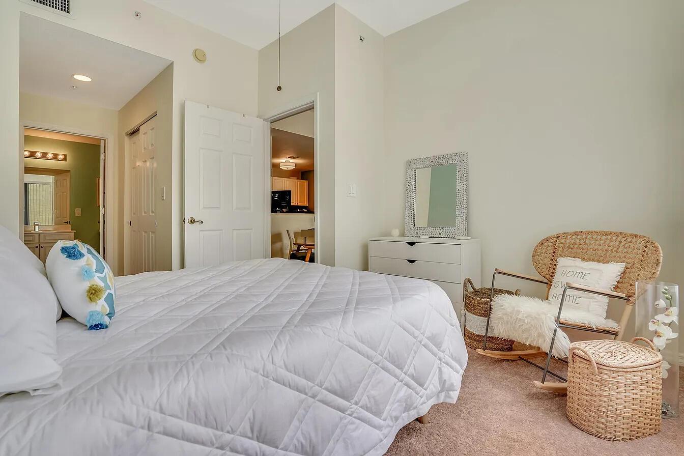 VILLAGE AT ABACOA CONDO - Residential Lease