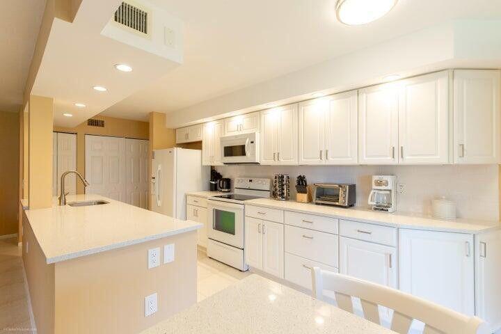 HALF MOON BAY CONDO - Residential Lease
