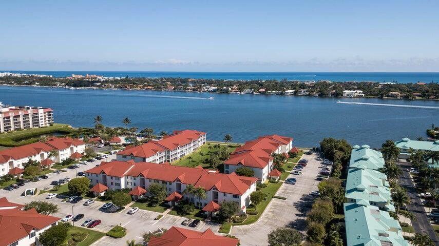 HALF MOON BAY CONDO - Residential Lease