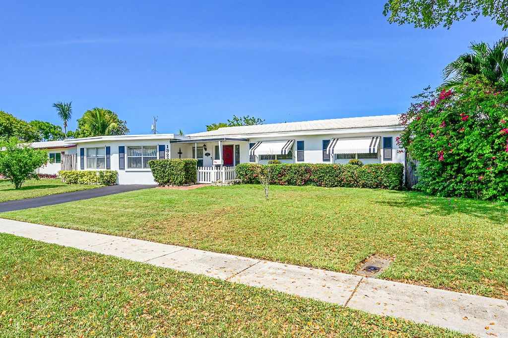 Photo of 1328 SE 3rd Avenue, Deerfield Beach, FL 33441 (MLS # R11095649)