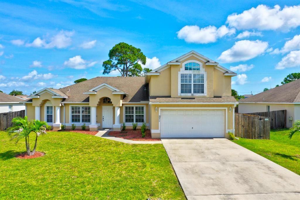 Photo of 271 NE Granduer Avenue, Port Saint Lucie, FL 34983 (MLS # R10802931)