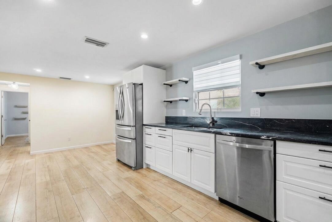 LAKEWOOD - Residential Lease