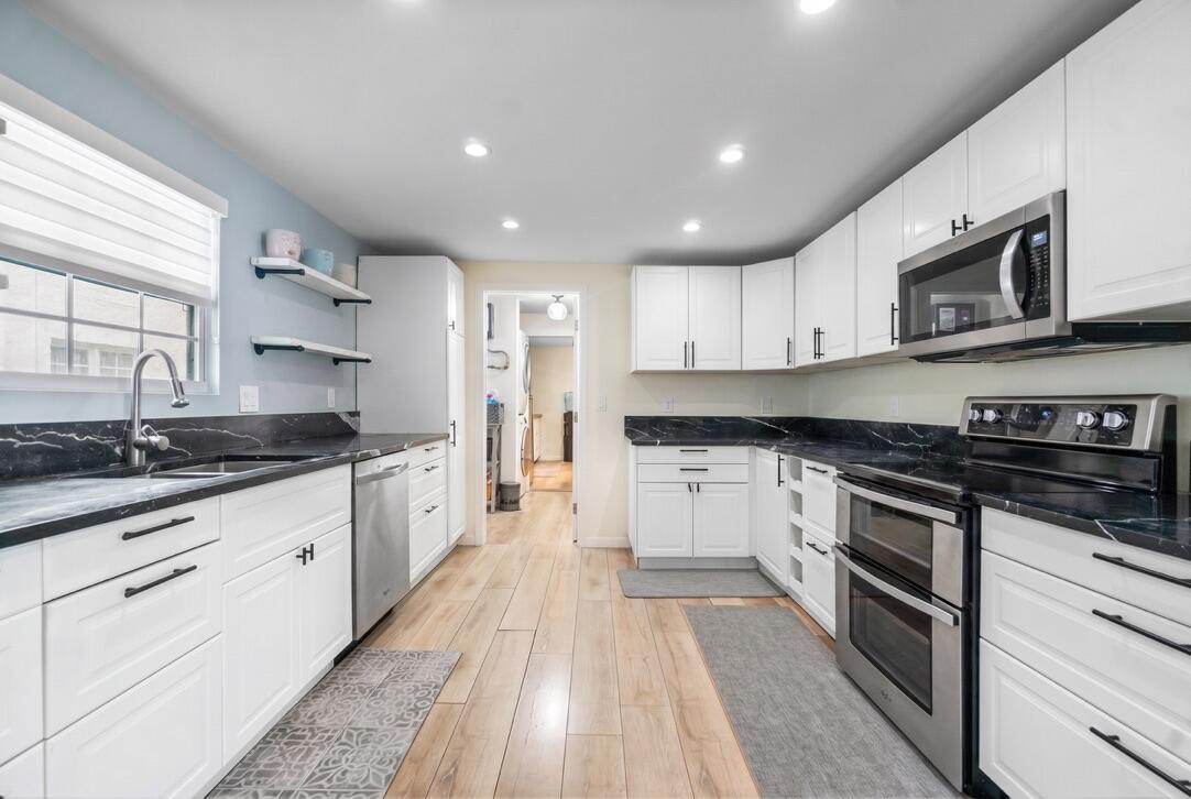 LAKEWOOD - Residential Lease