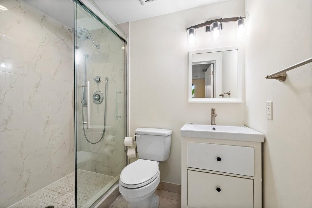 LAKEWOOD - Residential Lease