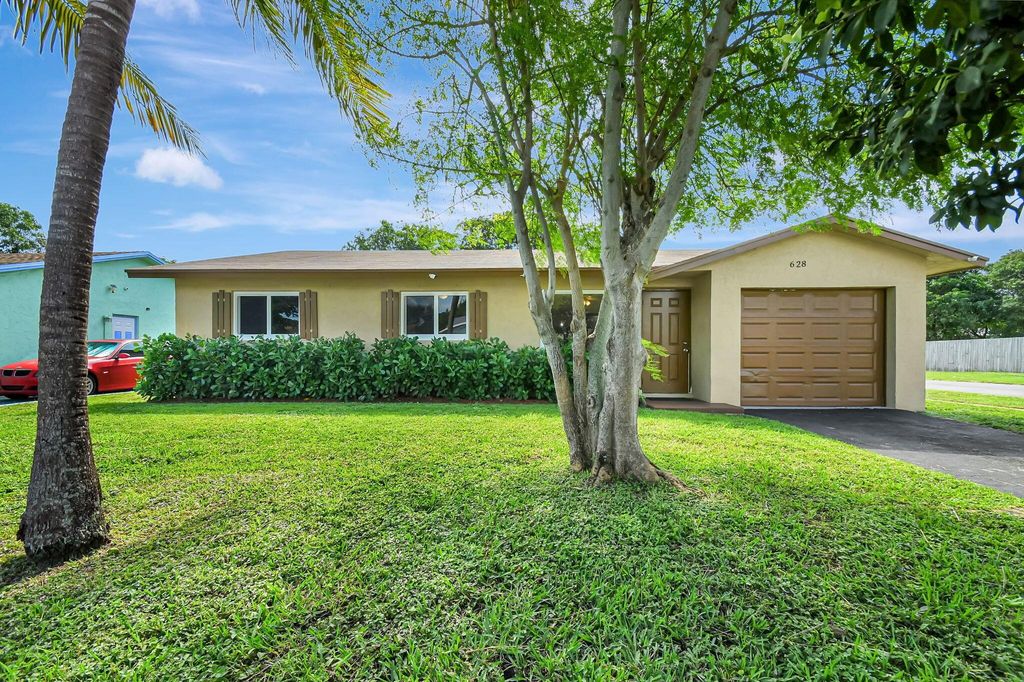 Photo of 628 SW 3rd Avenue, Boynton Beach, FL 33426 (MLS # R11034931)
