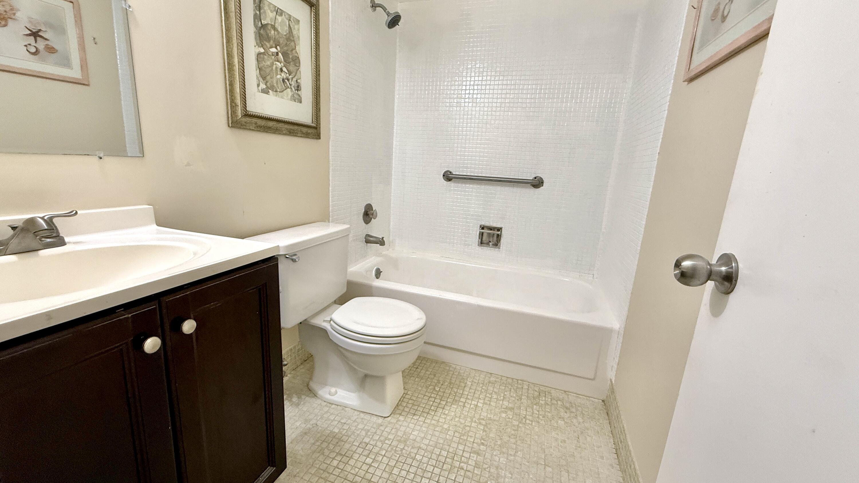 LYNDHURST D CONDO - Residential