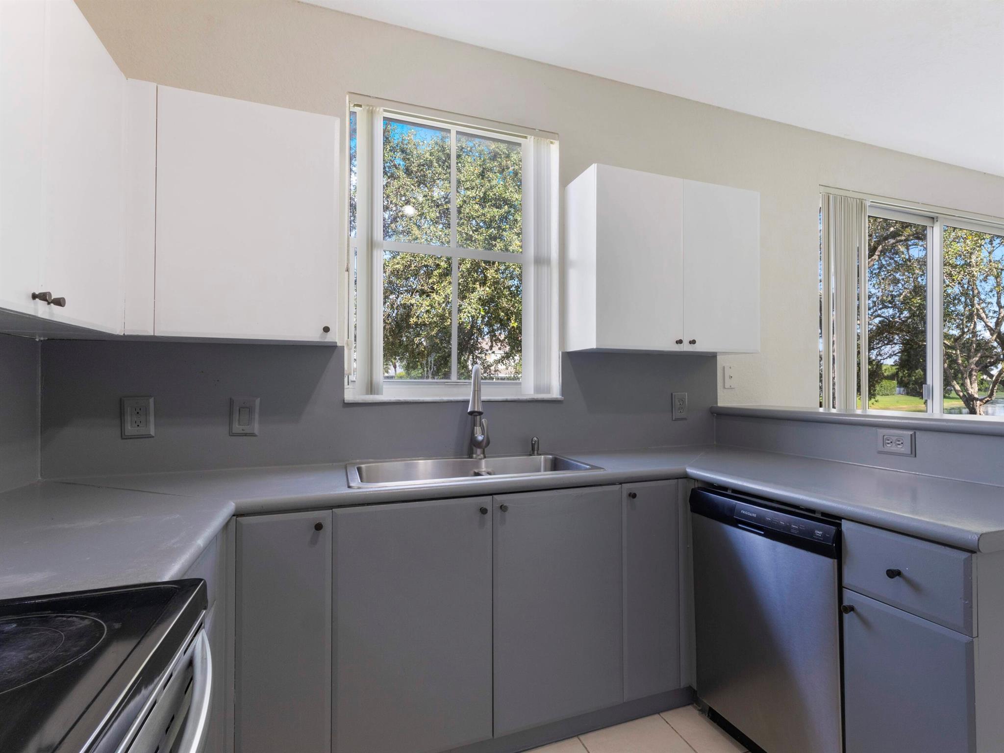SHOMA VILLAS II AT ROYAL - Residential