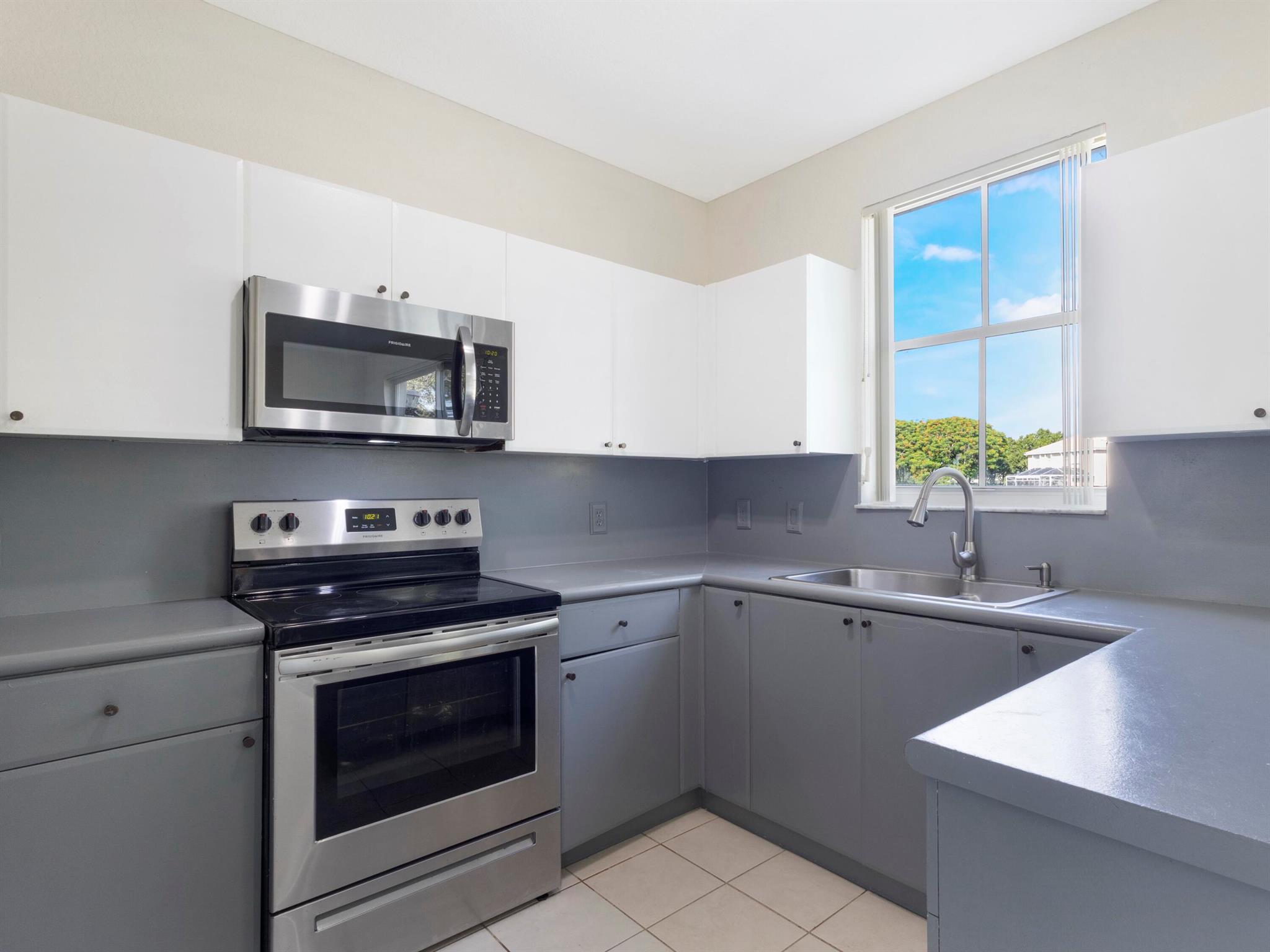 SHOMA VILLAS II AT ROYAL - Residential