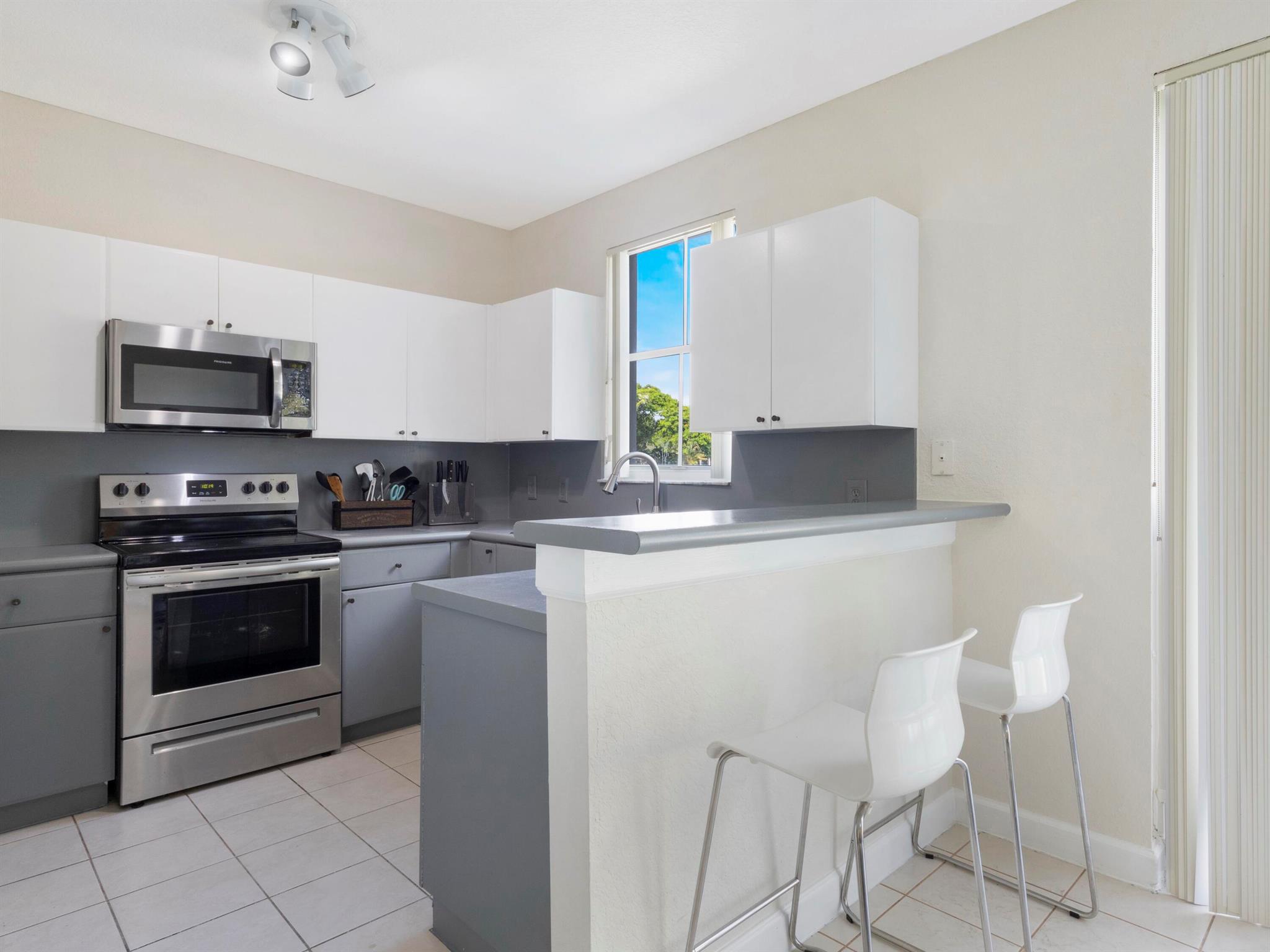 SHOMA VILLAS II AT ROYAL - Residential