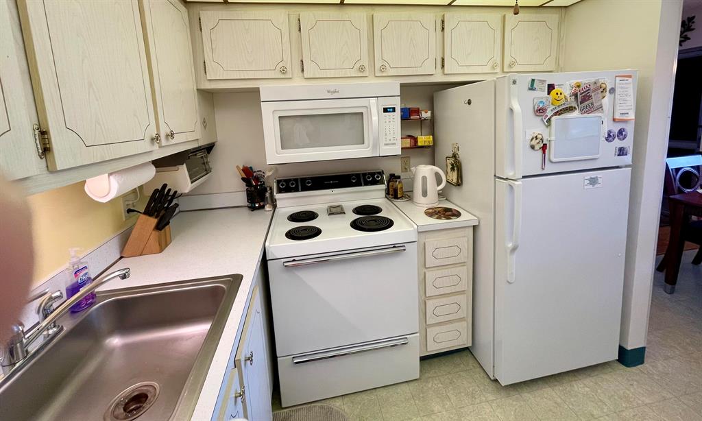 REGAL PALMS EATON CONDO - Residential