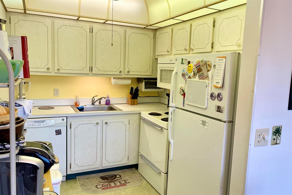 REGAL PALMS EATON CONDO - Residential