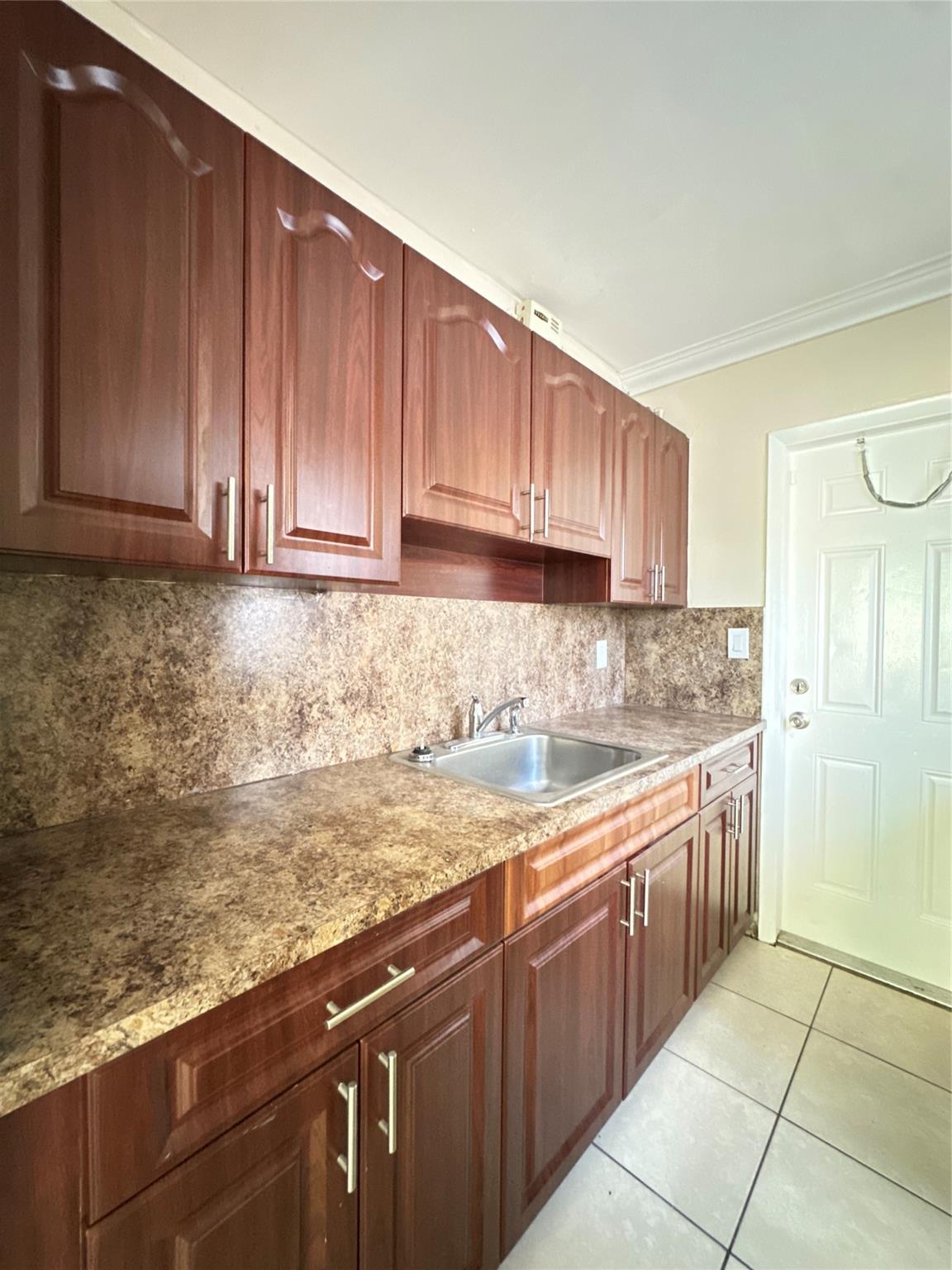 LINCOLN PARK FIRST ADD - Residential Lease