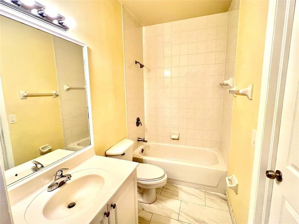 7893 N Southwood Circle