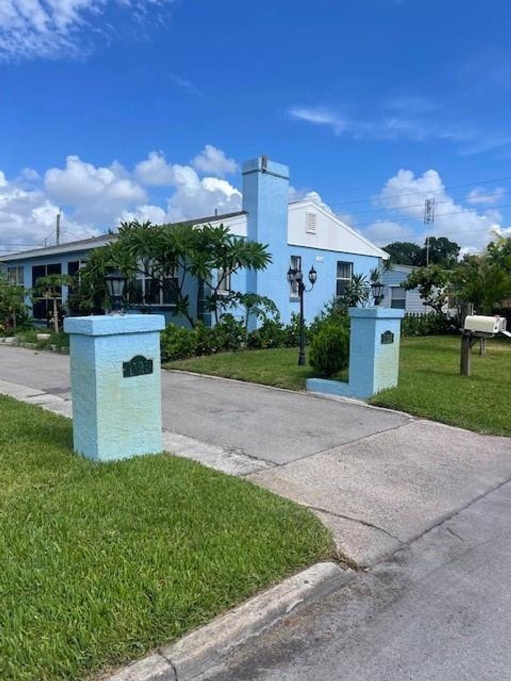Photo of 1125 N F Street, Lake Worth Beach, FL 33460 (MLS # F10520837)