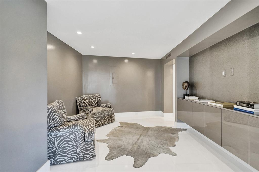 Palm Beach Towers - Residential