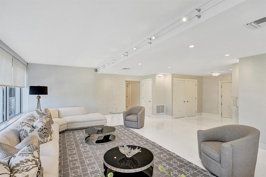 Palm Beach Towers - Residential