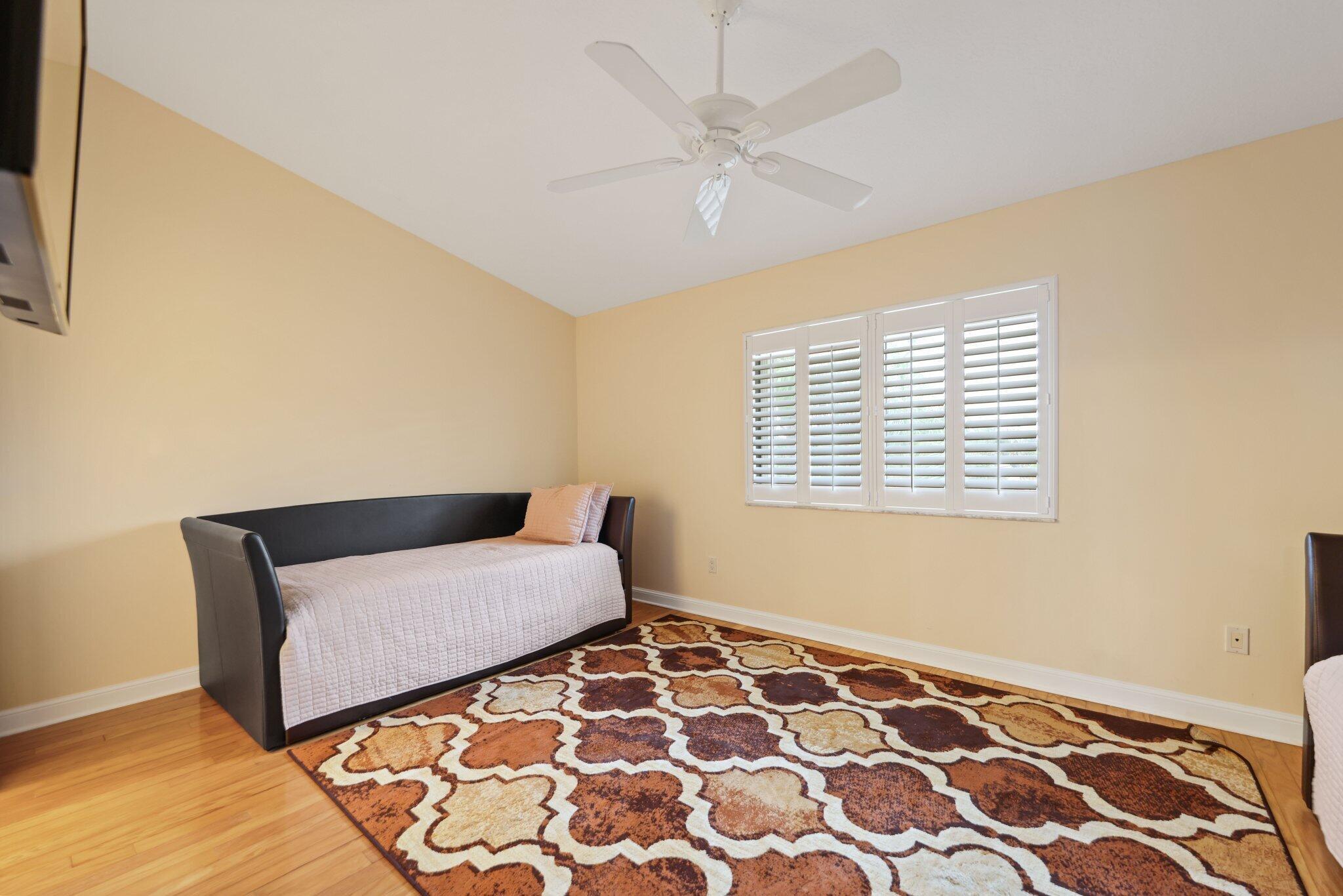 CAPTAINS WALK CONDO - Residential