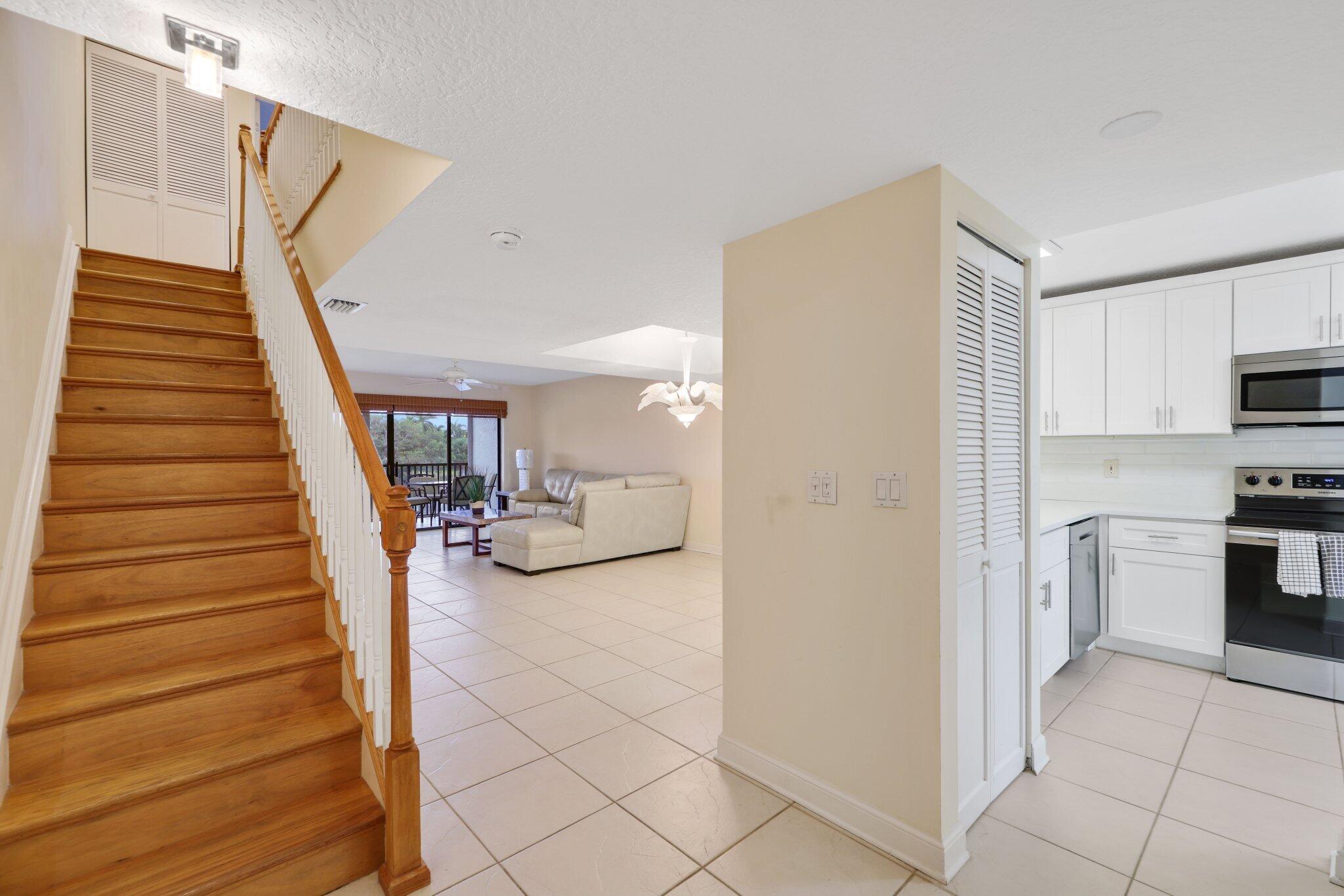 CAPTAINS WALK CONDO - Residential