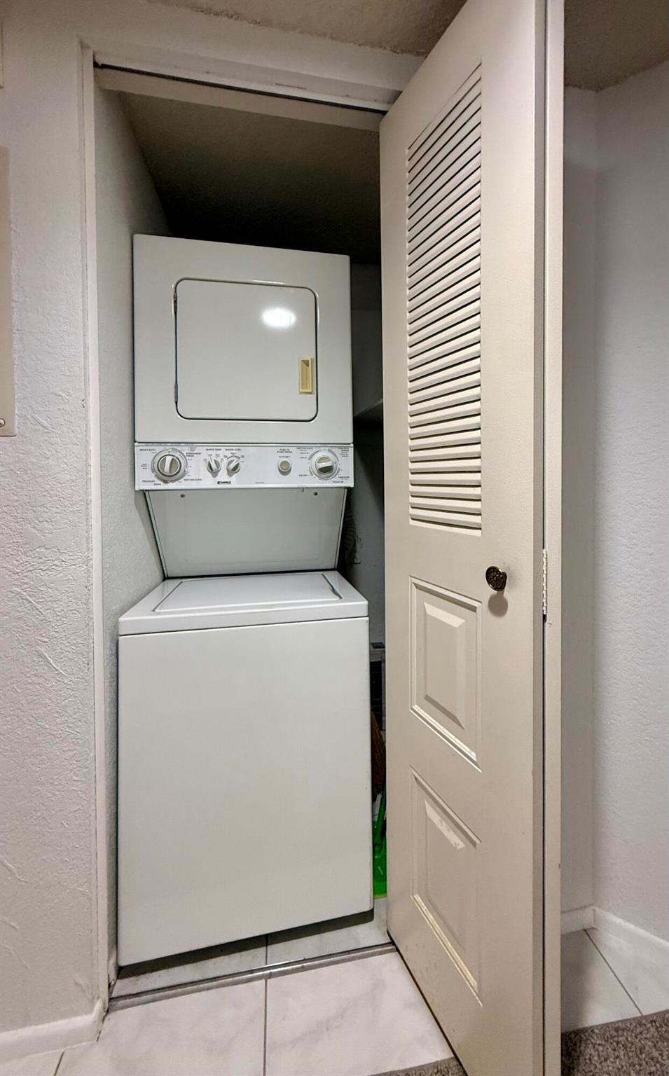 MIDPORT PLACE I, A CONDOM - Residential