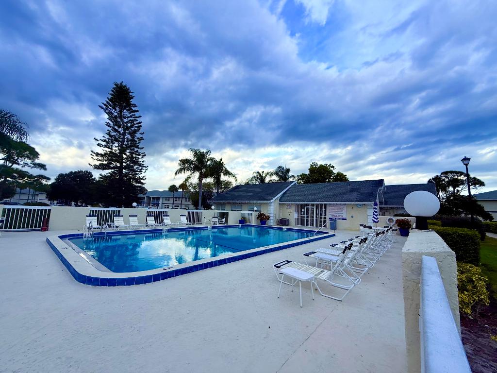 MIDPORT PLACE I, A CONDOMINIUM - Residential