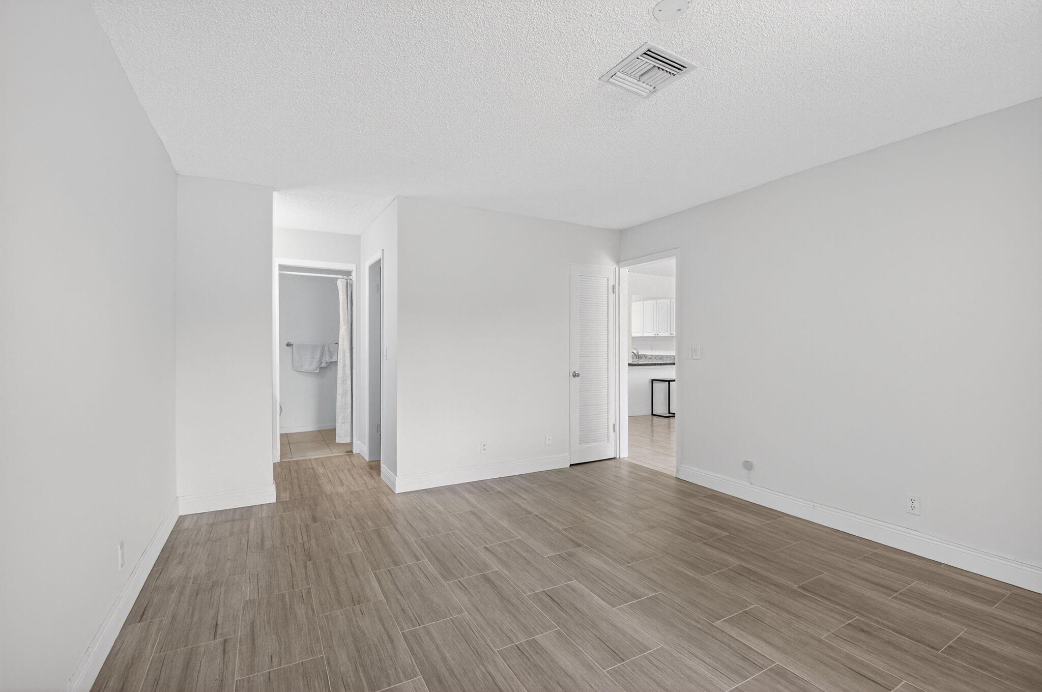 PALM GREENS AT VILLA DEL RAY CONDO II - Residential