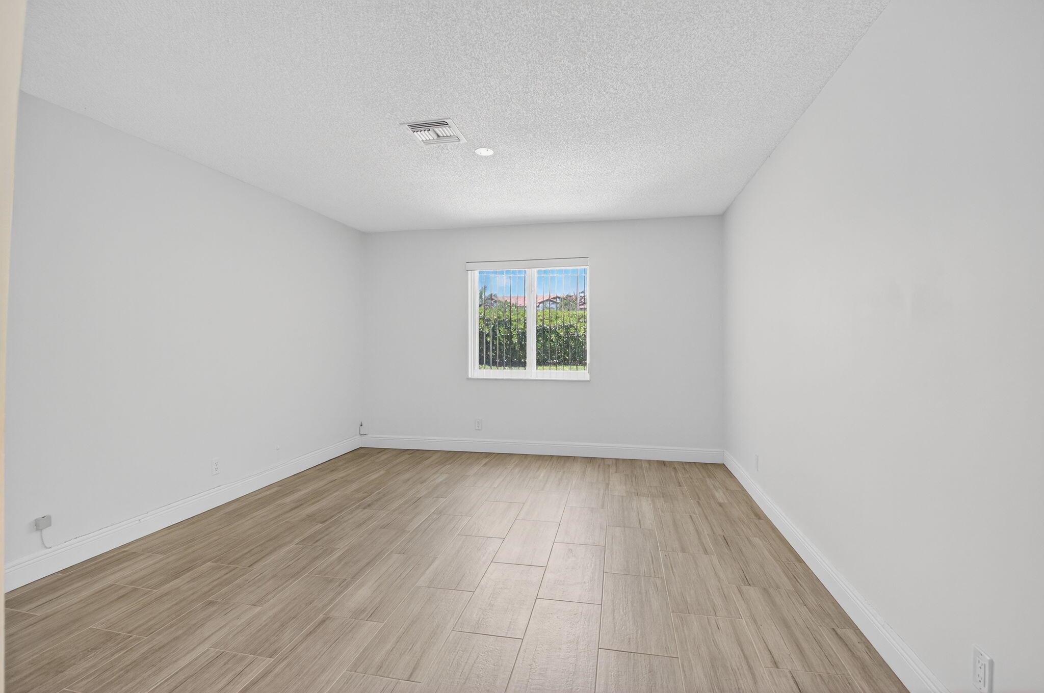 PALM GREENS AT VILLA DEL RAY CONDO II - Residential