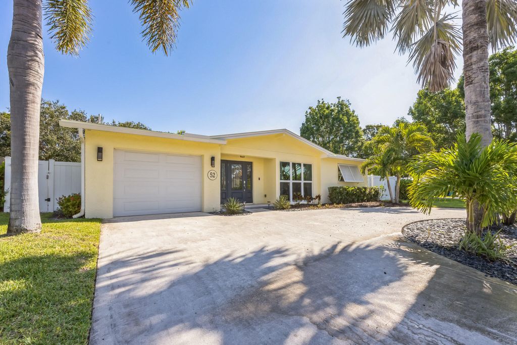 Photo of 52 Azalea Circle, Tequesta, FL 33469 (MLS # R11022462)