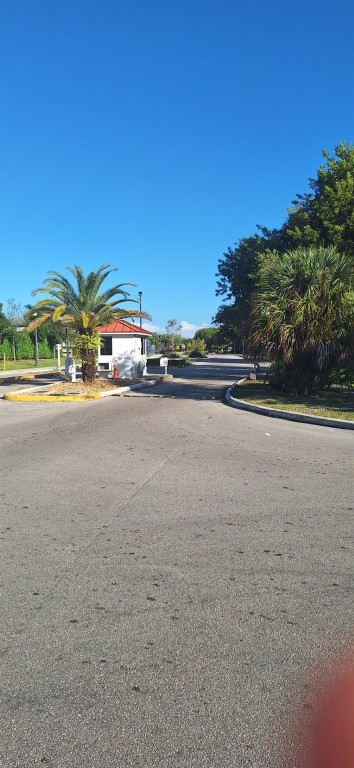 View photos, virtual tours, details... 2860 Somerset Drive 416