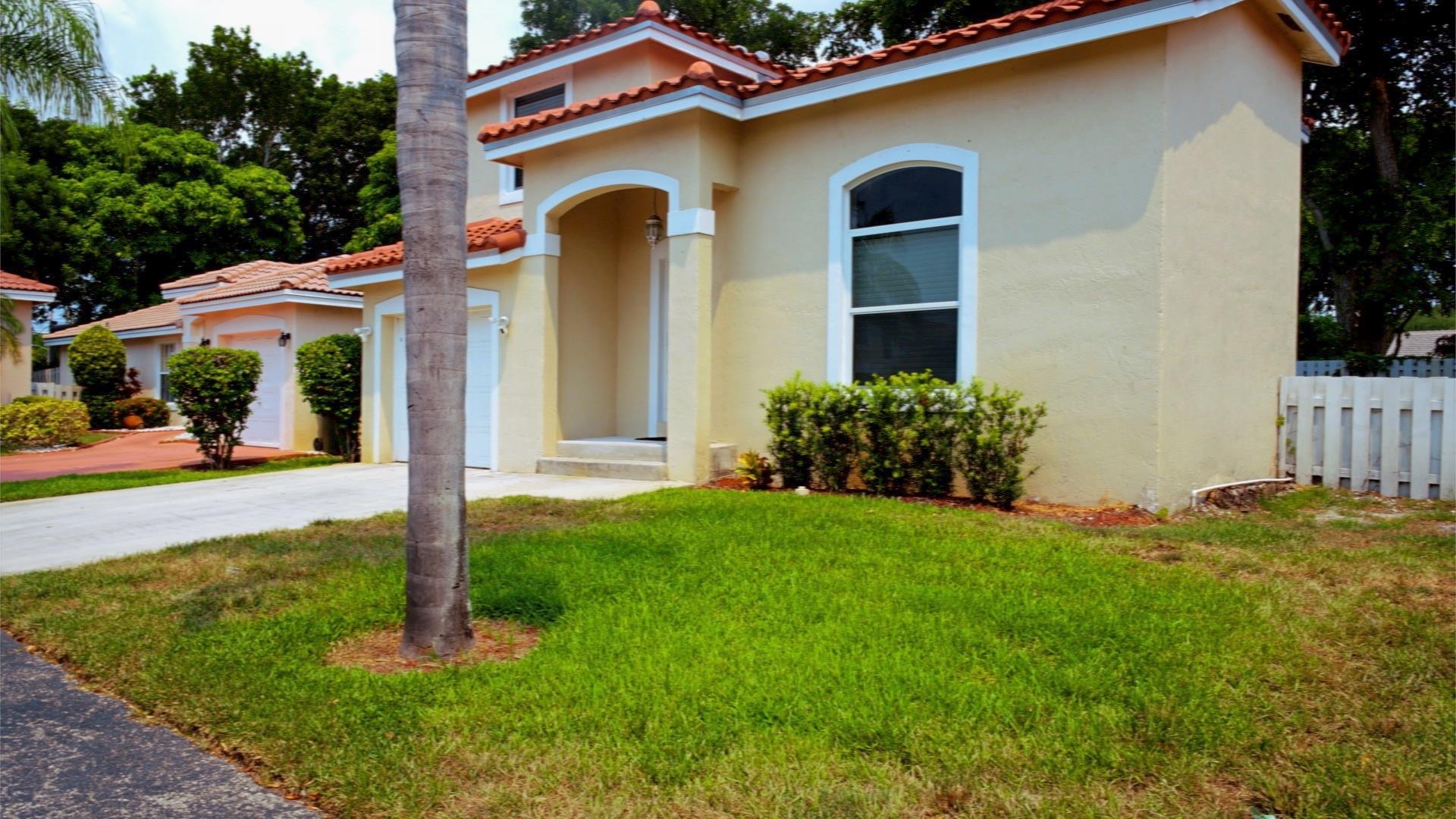 Room only for rent. Furnished one bedroom. Great location located on Broward I-95 entrance couple of miles away to Downtown Fort Lauderdale- Las Olas and 20 minutes away to Pompano Beach. Amtrak Train station, Walmart and shopping plaza are walking distance away. Private entrance & private bathroom available. All utilities are included (water, electric, Wi-fi) Washer and Dryer on site. Ideal for a single occupant. A kitchen available with microwave, refrigerator and small countertop to prep and cook food. Easy and fast approval same day for the right accommodation. 2-6 months lease. Place is ready to move in, schedule your showing today!