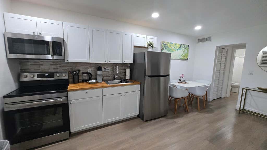 Photo of 704 NE 8th Street #10, Hallandale Beach, FL 33009 (MLS # B26063525)
