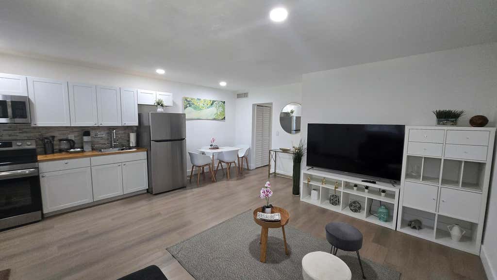 Photo of 704 NE 8th Street #10, Hallandale Beach, FL 33009 (MLS # B26063525)
