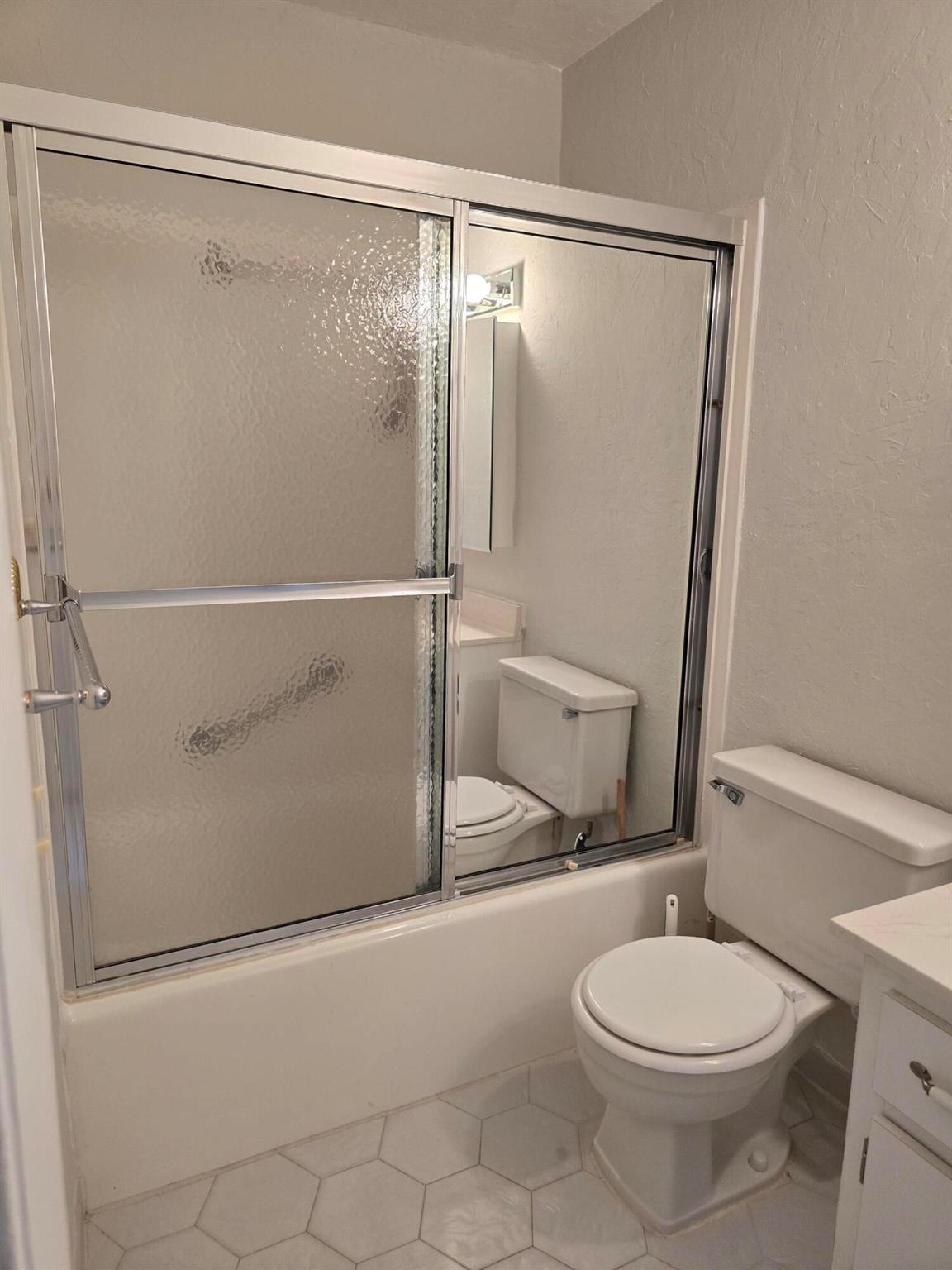 GOLDEN LAKES VILLAGE COND - Residential Lease