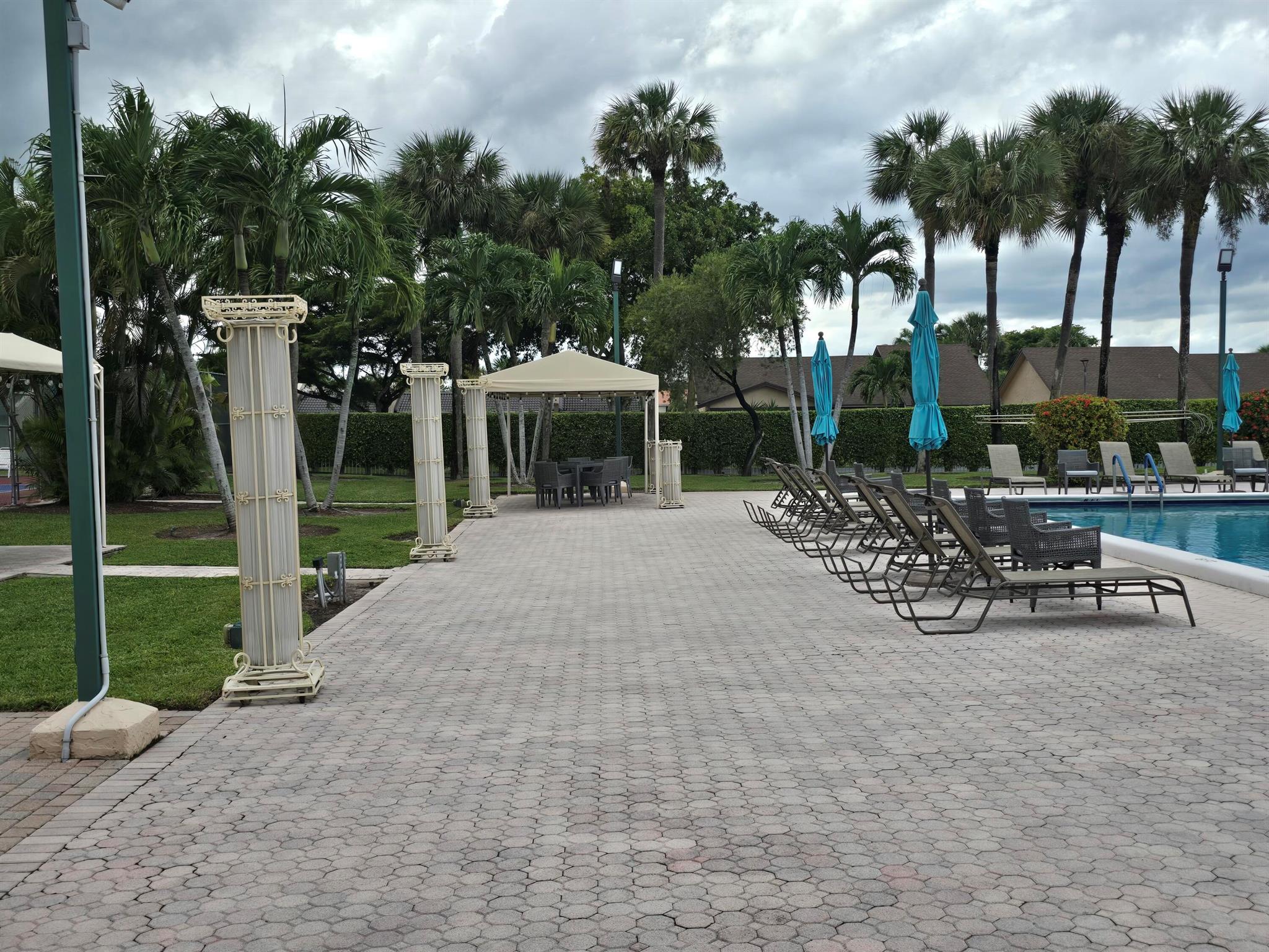 GOLDEN LAKES VILLAGE COND - Residential Lease