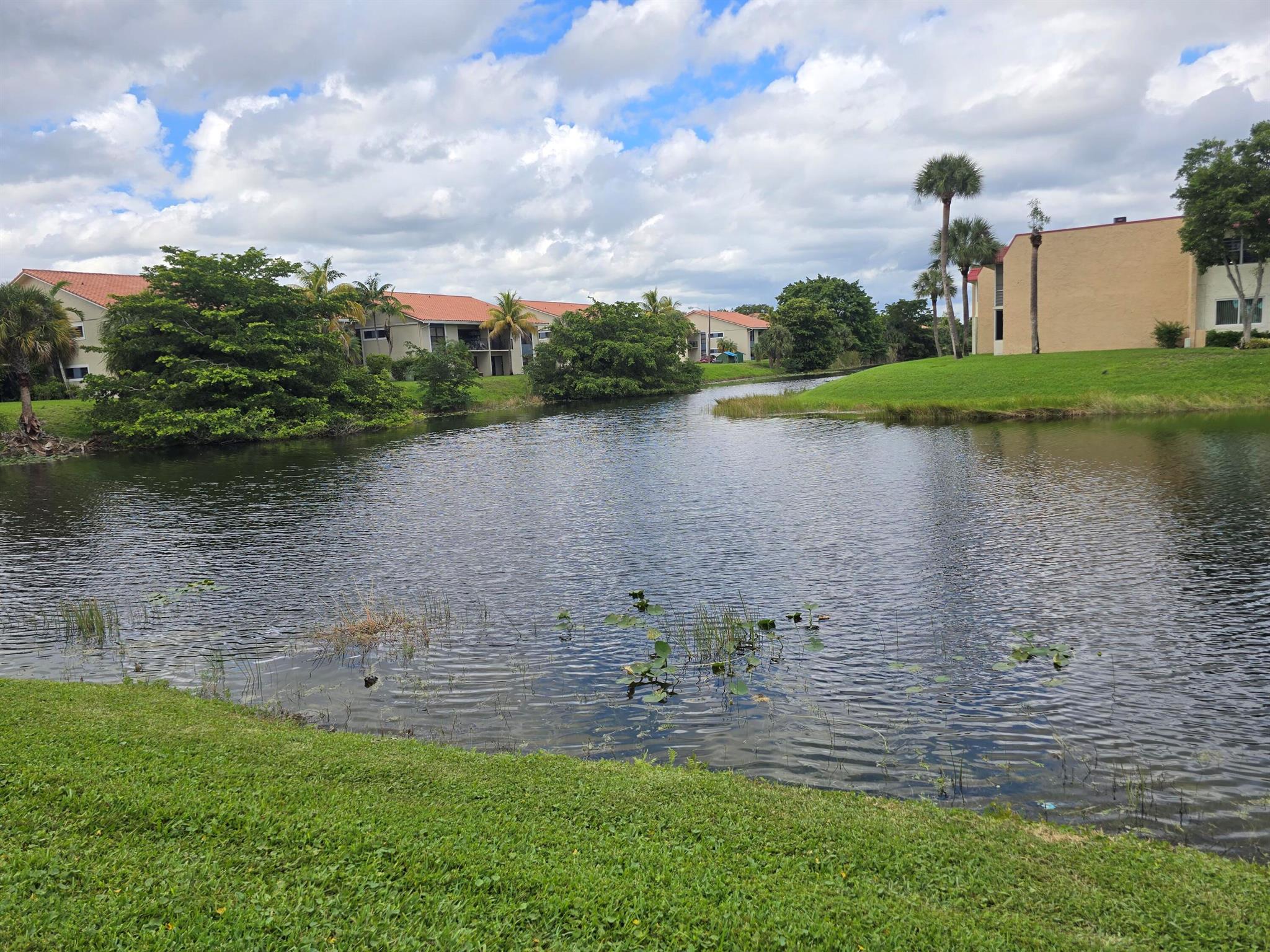 GOLDEN LAKES VILLAGE COND - Residential Lease