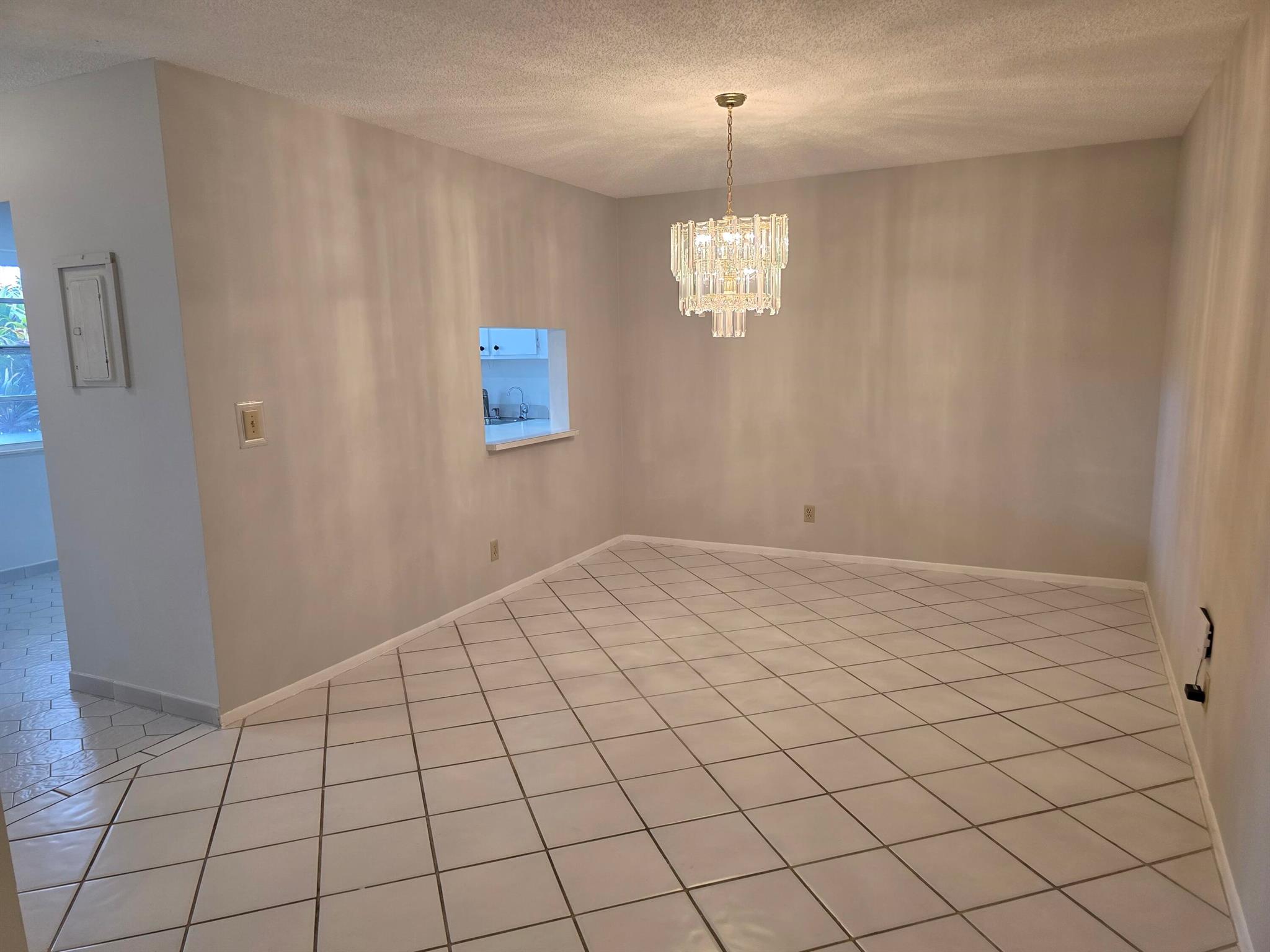 GOLDEN LAKES VILLAGE COND - Residential Lease