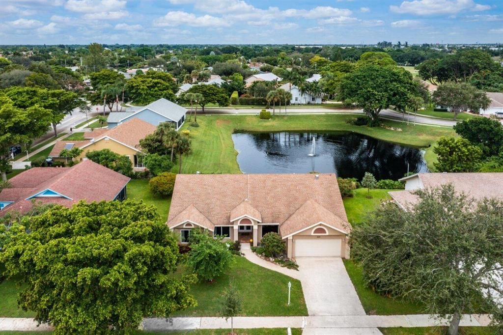 Photo of 2519 Par Circle, Delray Beach, FL 33445 (MLS # R10754813)