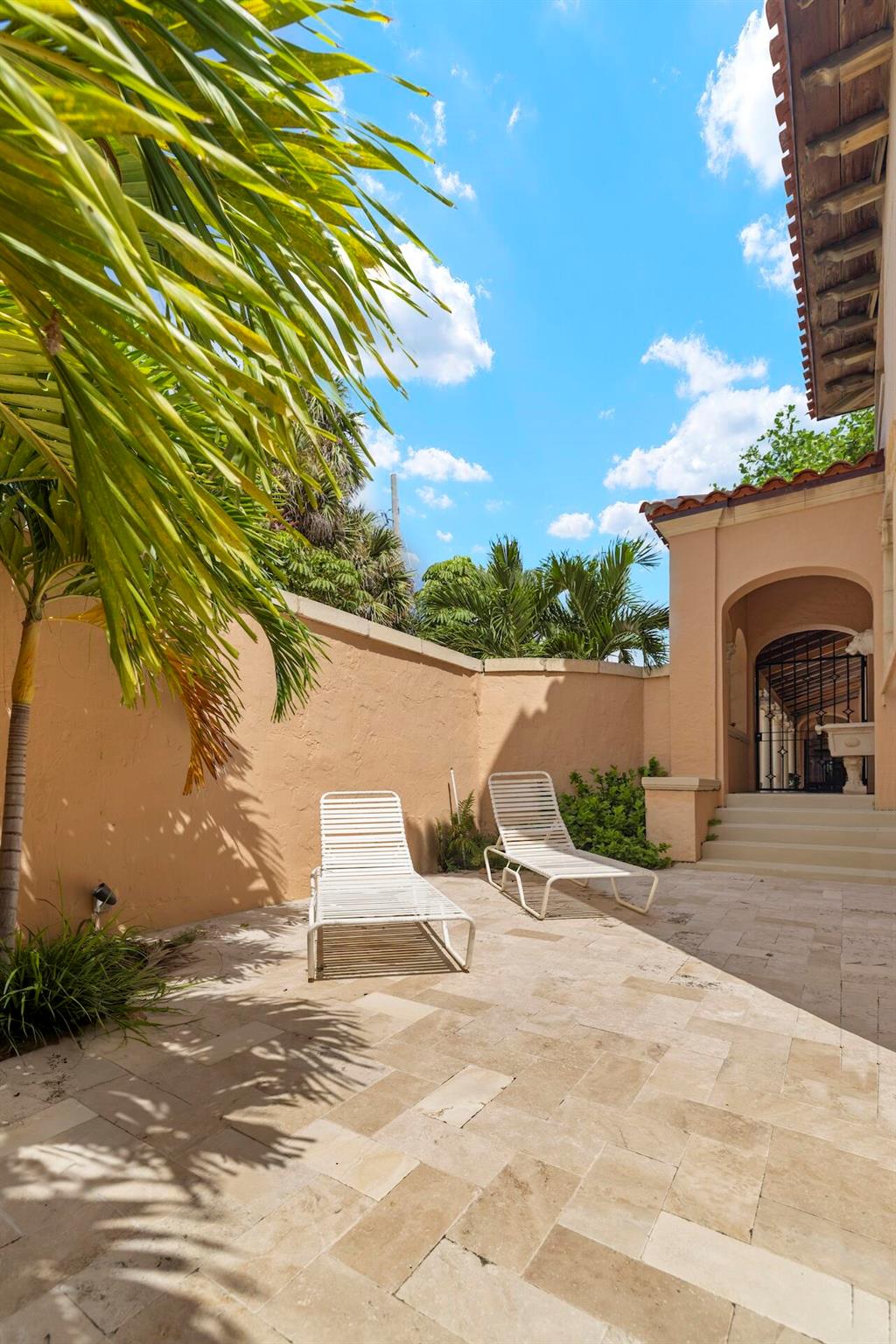 WARDEN HOUSE CONDO - Residential