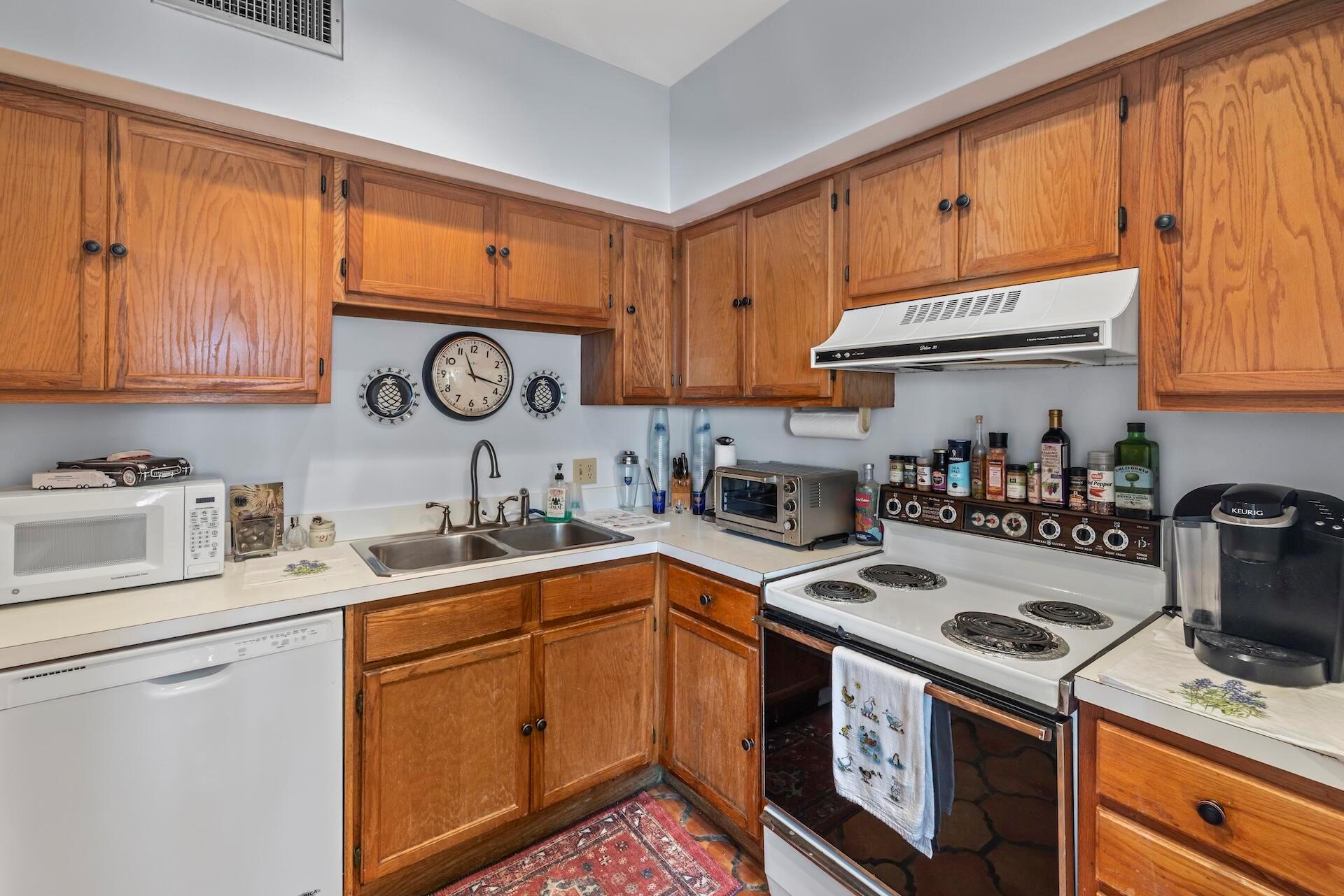 WARDEN HOUSE CONDO - Residential