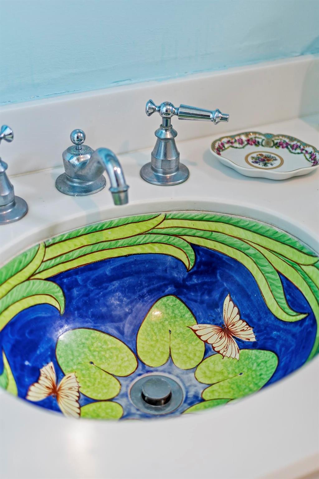 WARDEN HOUSE CONDO - Residential