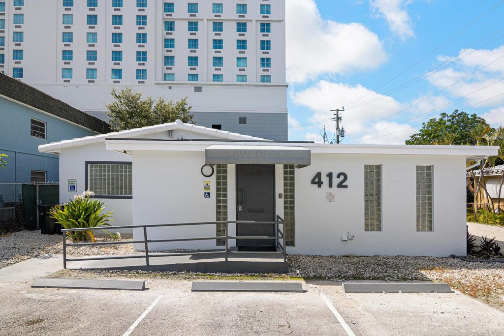 Photo of 412 SE 23 Street, Fort Lauderdale, FL 33316 (MLS # R11123080)