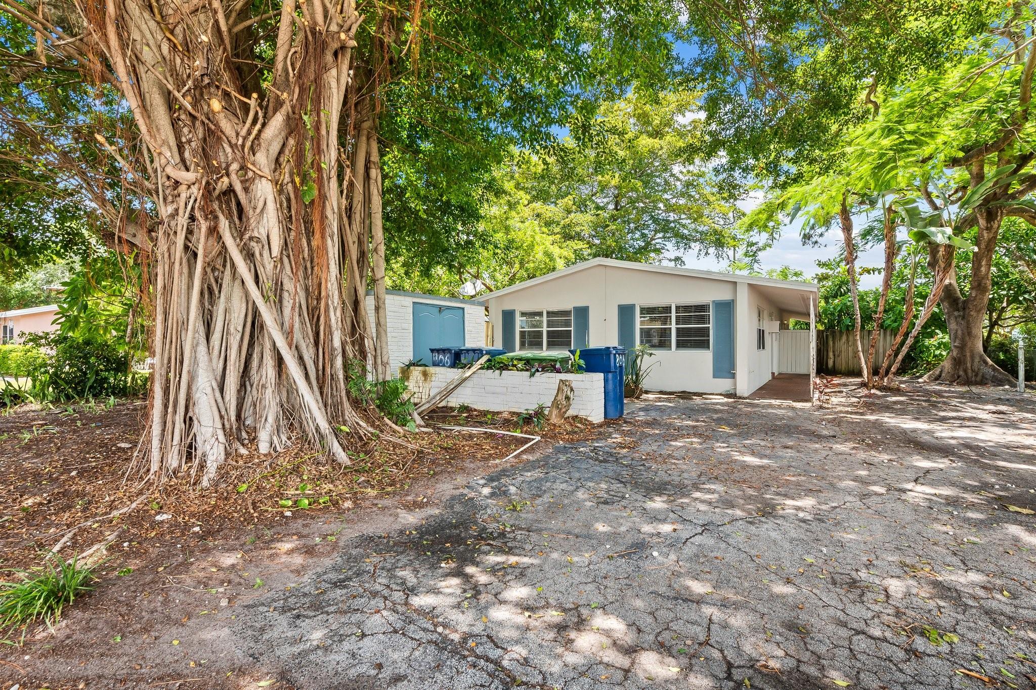 Rear Unit (B) - (Wilton Manors) Beautifully updated 2-bedroom, 1-bath apartment just 2 blocks from vibrant Wilton Drive, home to great restaurants, clubs, and shopping.
This unit features:
• Renovated kitchen with granite countertops and shaker cabinets
• All ceramic tile flooring throughout
• Private utility room with washer and dryer
• Spacious, fenced yard with mature trees – perfect for relaxing or entertaining
• Excellent overall condition
Don’t miss this opportunity to live in a prime location in Wilton Manors!