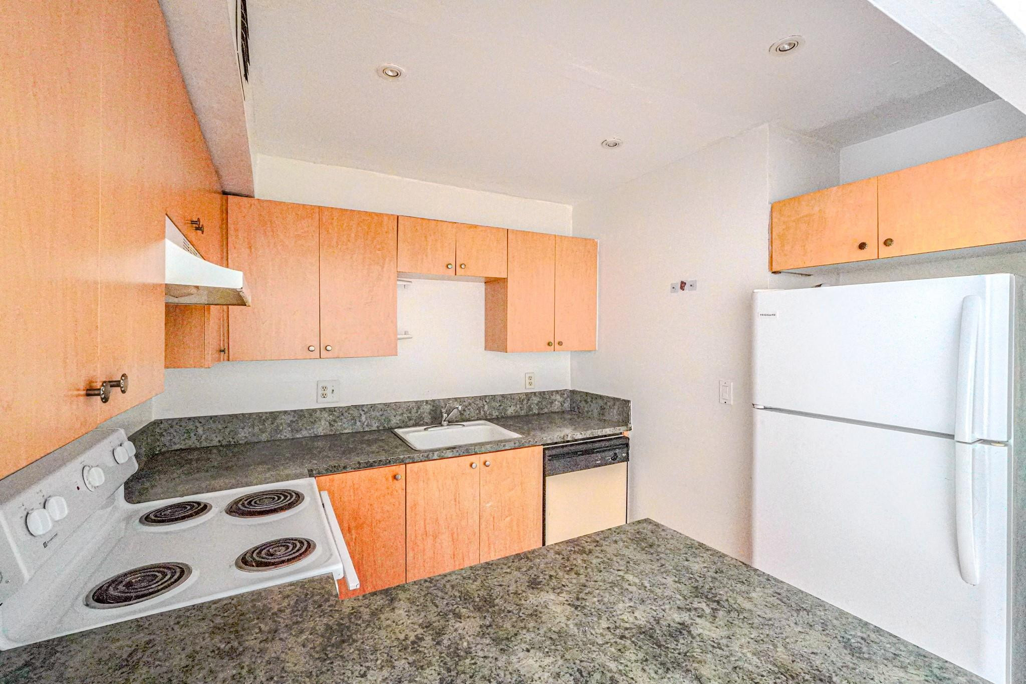 NEWPORT AT LAUDERHILL CON - Residential