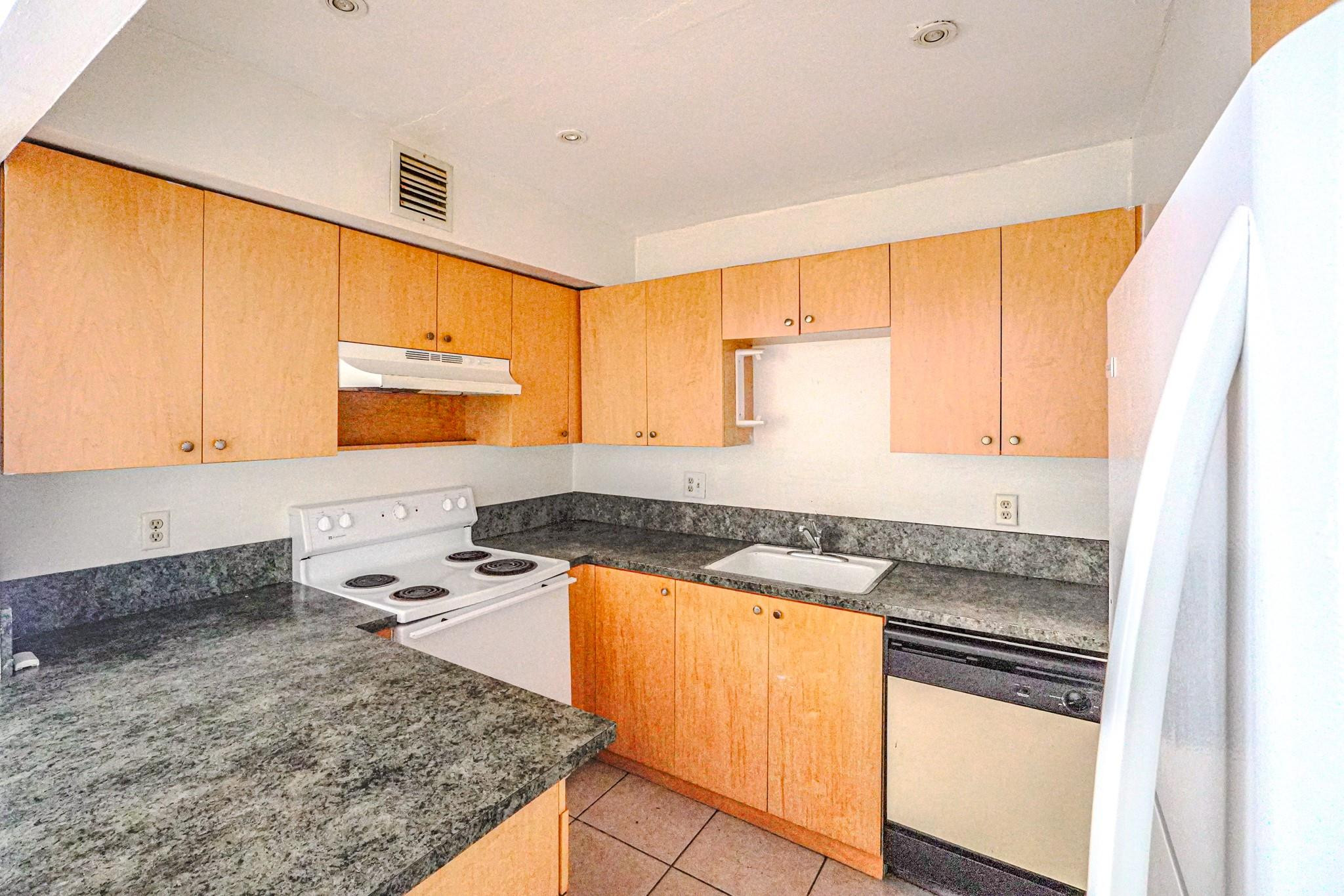 NEWPORT AT LAUDERHILL CON - Residential