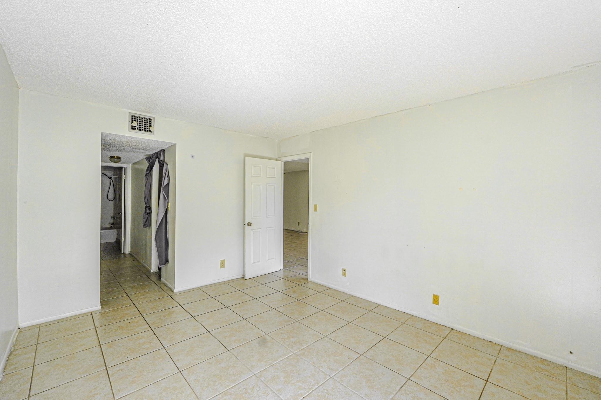 NEWPORT AT LAUDERHILL CON - Residential