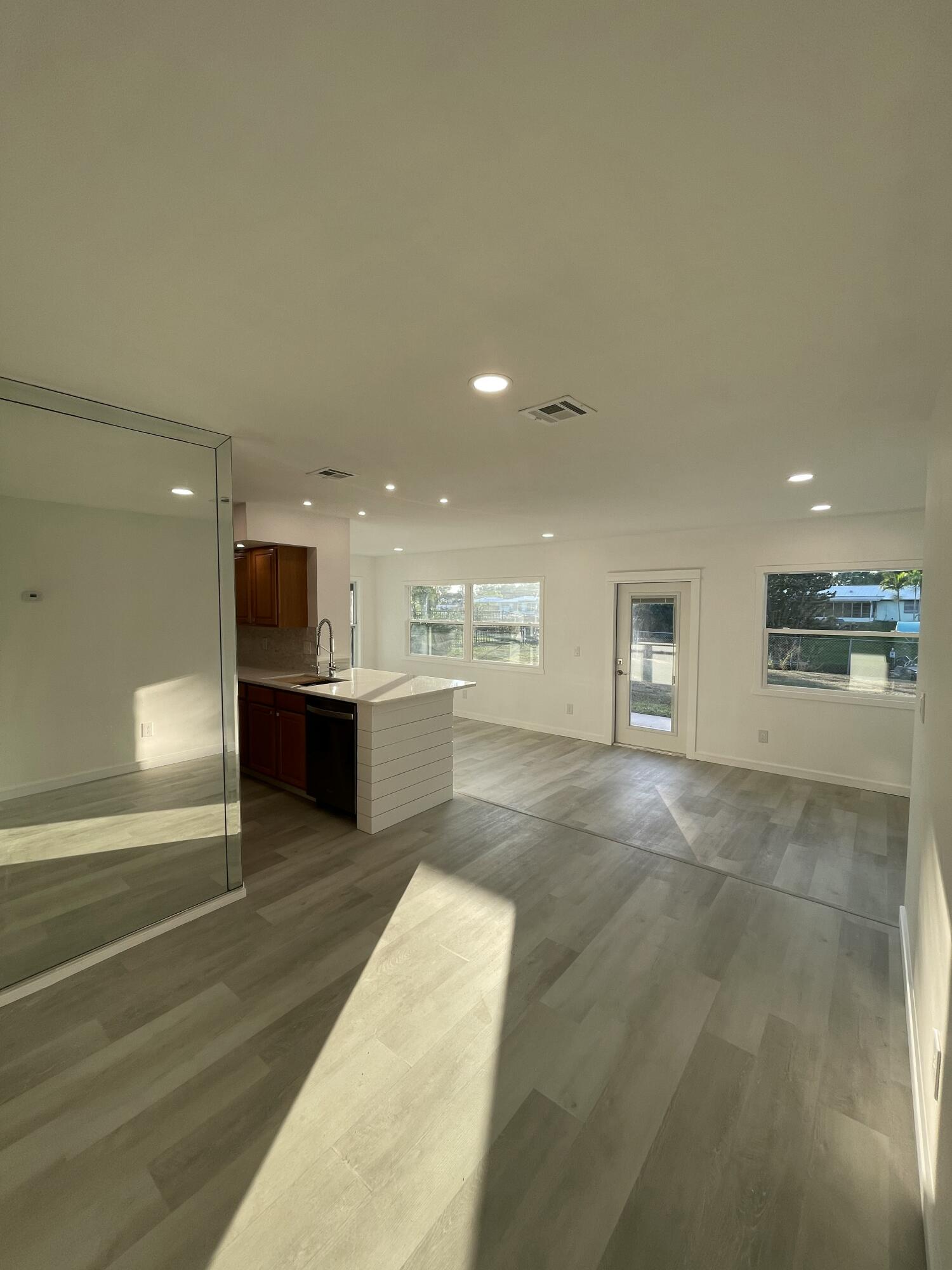 PORT ST LUCIE SECTION 6 - Residential Lease