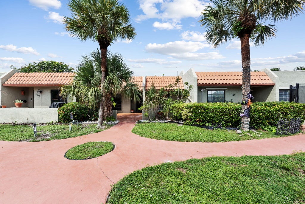Photo of 143 SE 7th Street, Deerfield Beach, FL 33441 (MLS # B26079781)