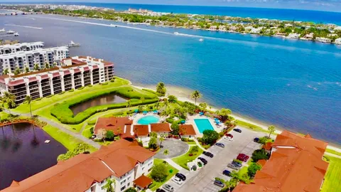 102 Half Moon Circle Unit F2, Hypoluxo, FL MLS: R11068064