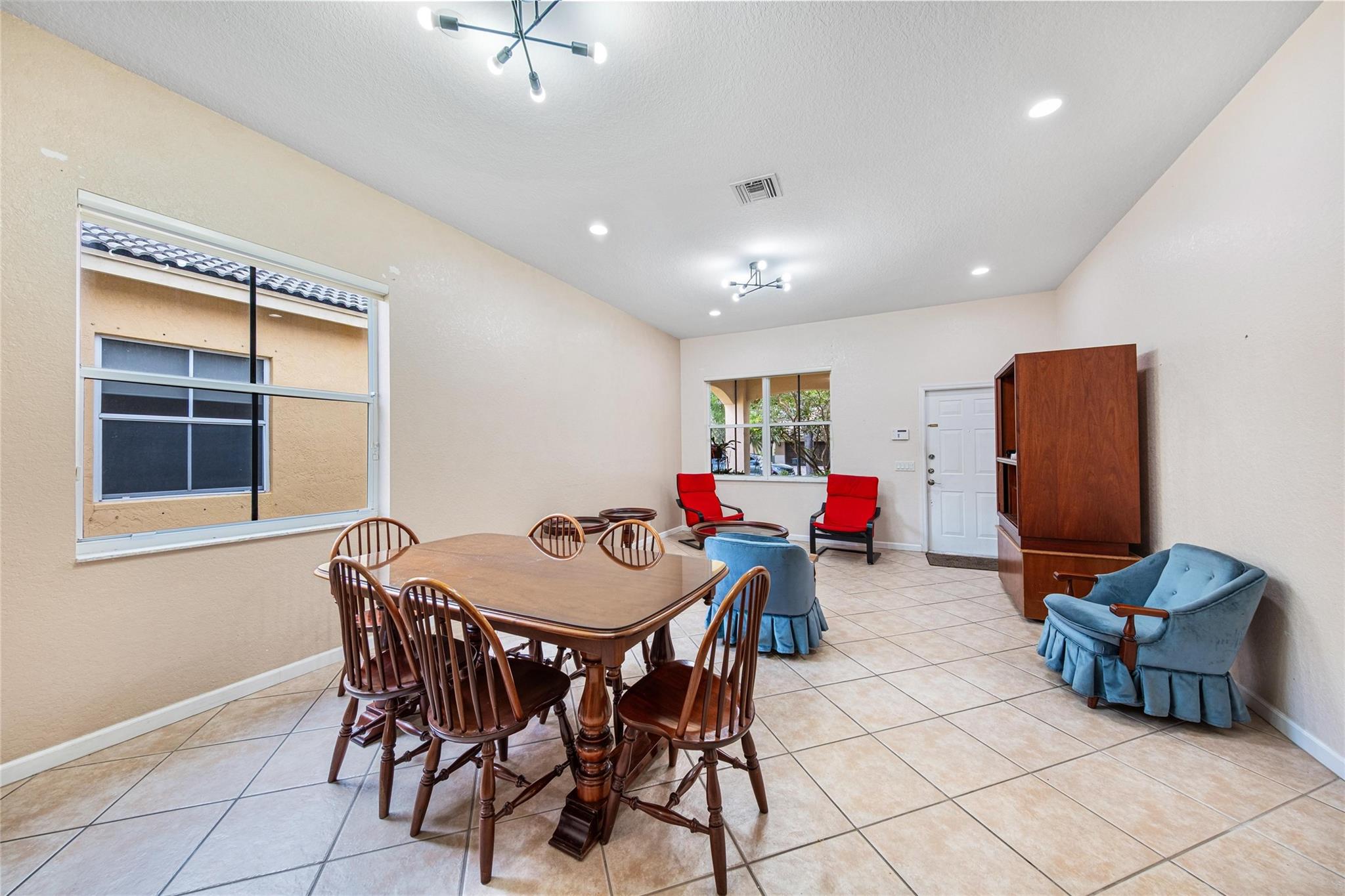 887 Nandina Dr