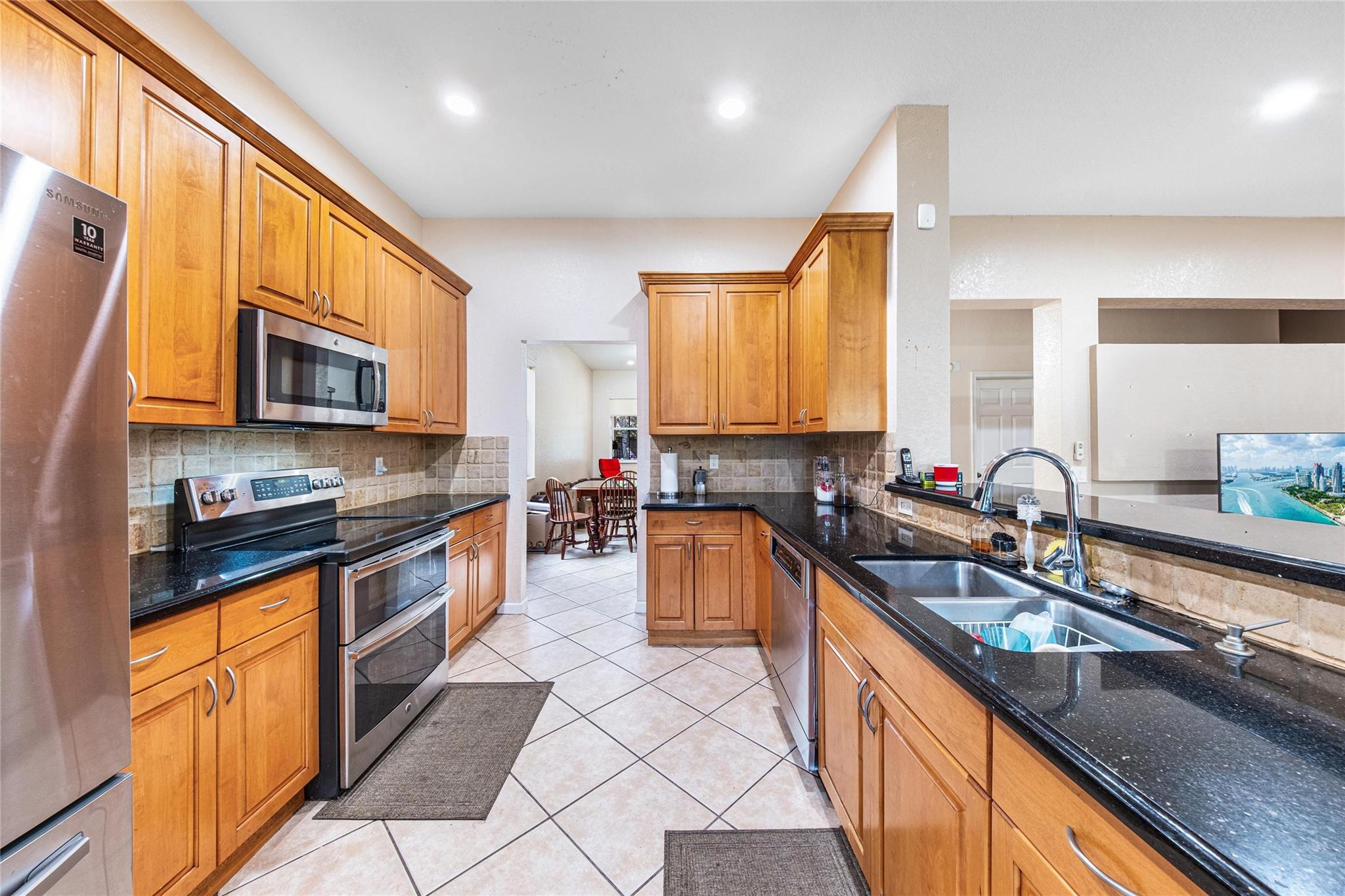 887 Nandina Dr